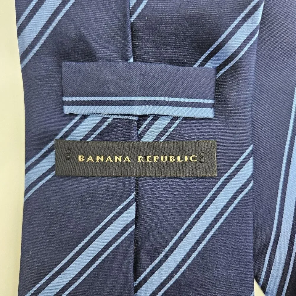 Banana Republic Blue Stripe 100% Silk Tie Career Work Wedding Repp 59x3.75